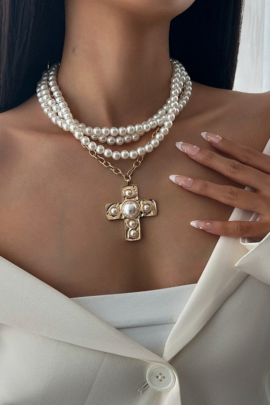Cross pearl choker
